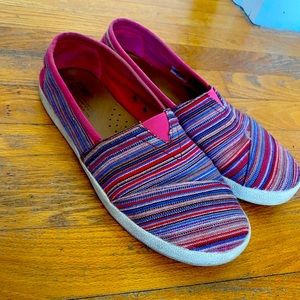 Toms Women’s slip on sneakers rainbow stripes